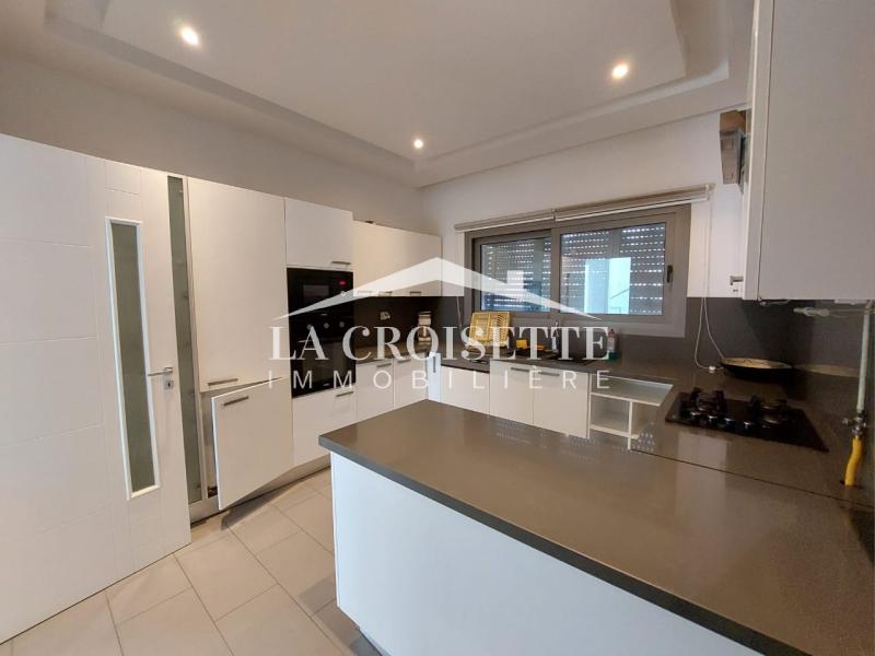 Triplex S+3 avec piscine à Gammarth